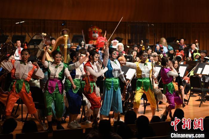 “音樂(lè)奇妙夜”西安上演歌者、樂(lè)手化身“卡通人”