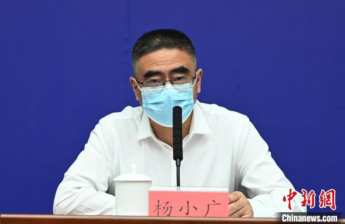 成都市政府副秘書長、市衛(wèi)健委主任楊小廣?！“苍?攝