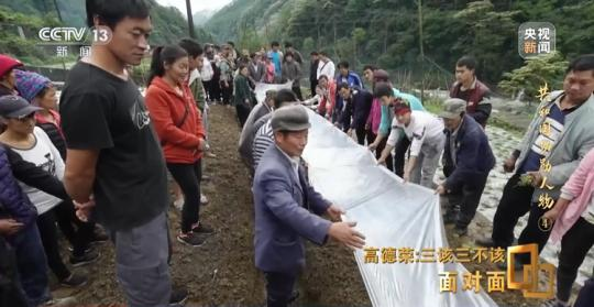 面對面丨“路就在腳下！” 這里的村民日子越過越幸福