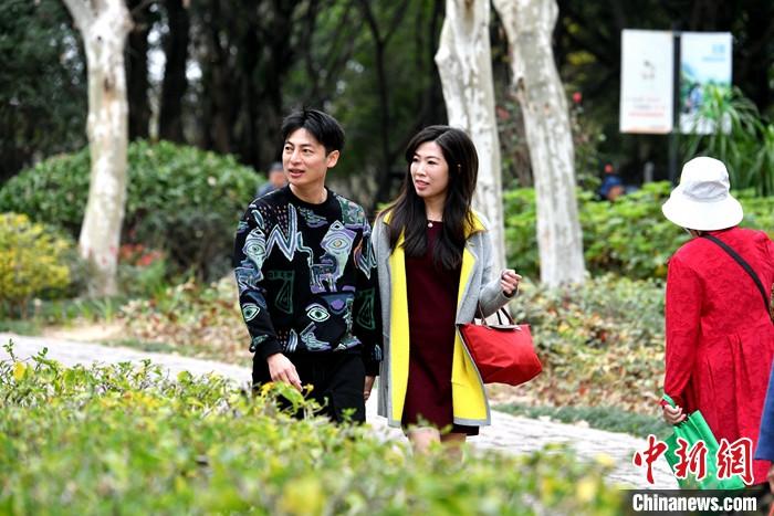 圖為3月15日，張家豪(左)與林佳臻在福建福州金山公園游玩。 <a target='_blank' href='/'><p  align=