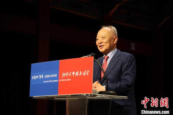 韓國賽爾文化財(cái)團(tuán)理事長池龍澤致辭。　中國駐韓國大使館供圖