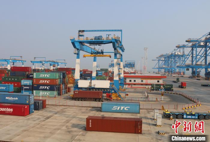 北部灣港欽州自動化集裝箱碼頭。　陳秋霞 攝