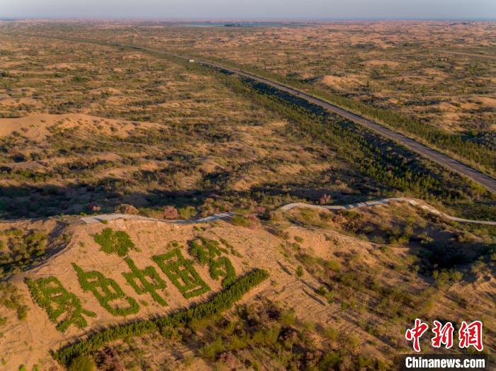 圖為庫(kù)布其沙漠(資料圖)。　賀鵬飛供圖