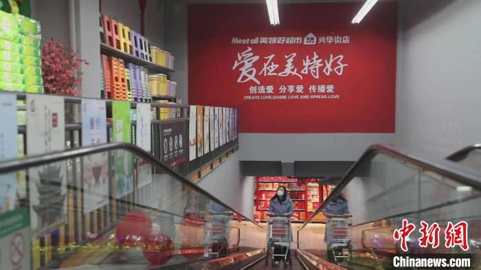 美特好從一家不足百平方米小店，一路發(fā)展成華北零售業(yè)領軍企業(yè)、中國百強商業(yè)連鎖集團、中國零售500強?！∠蛏?攝