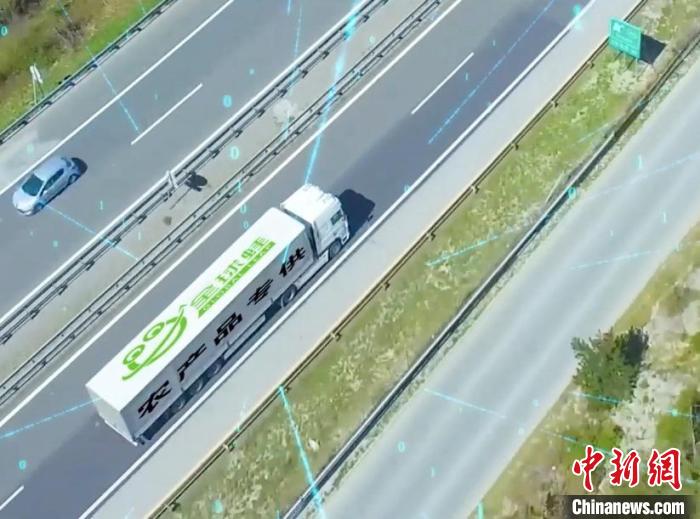 線上一鍵下單，實體門店本地配送，實現(xiàn)“即買即送”，“即時零售”將訂單在電商平臺、實體門店連接在一起?！∶捞睾眉瘓F供圖