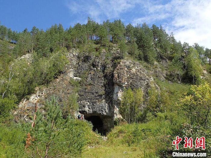丹尼索瓦洞的入口(圖片來自Richard G. Roberts)?！∈┢樟指瘛ぷ匀?供圖