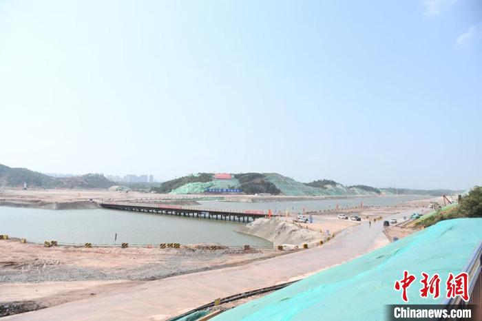圖為平陸運(yùn)河青年樞紐工程項(xiàng)目現(xiàn)場(chǎng)。　林浩 攝