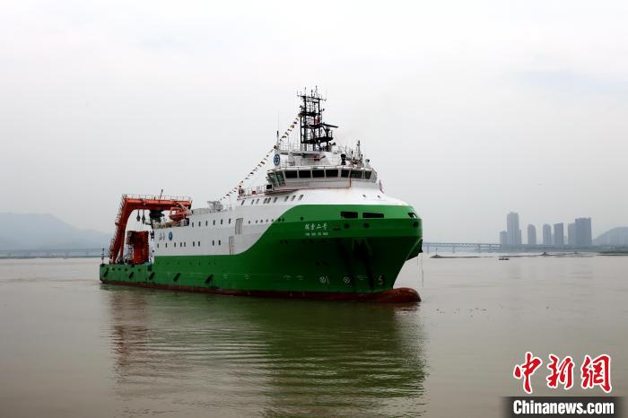 圖為“探索二號(hào)”科考船。　吳丹紅 攝