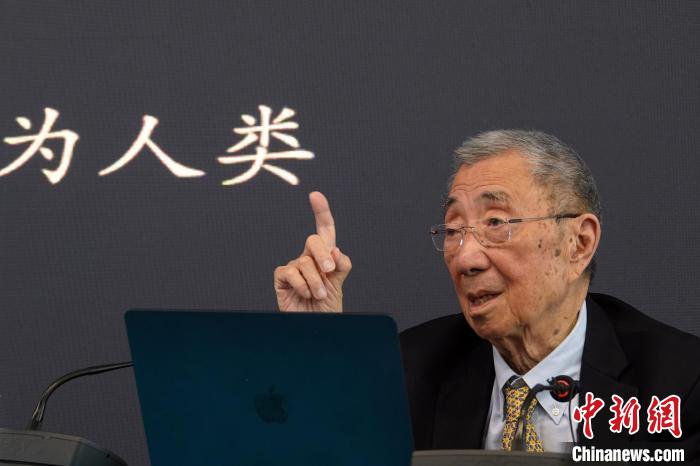 高能論壇上，丁肇中先生與現(xiàn)場(chǎng)聽(tīng)眾交流。　<a target='_blank' href='/'><p  align=