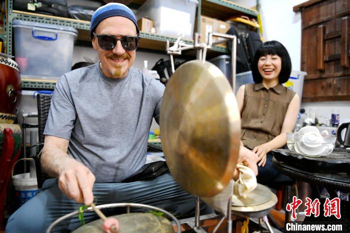 代表團成員在漳州木偶表演館開展文化藝術交流活動?！埥鸫?攝