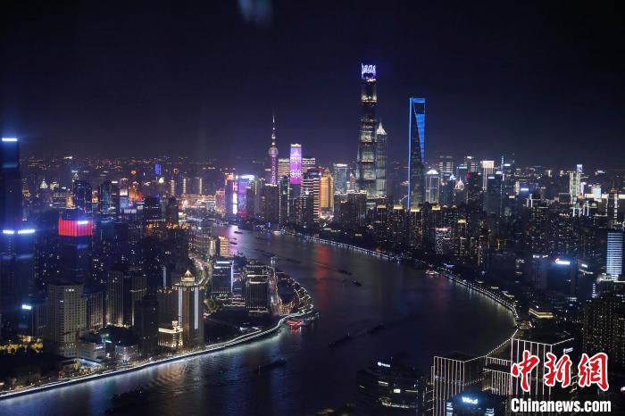 6月3日晚，鳥瞰上海黃浦江兩岸城市夜景?！∫罅⑶?攝