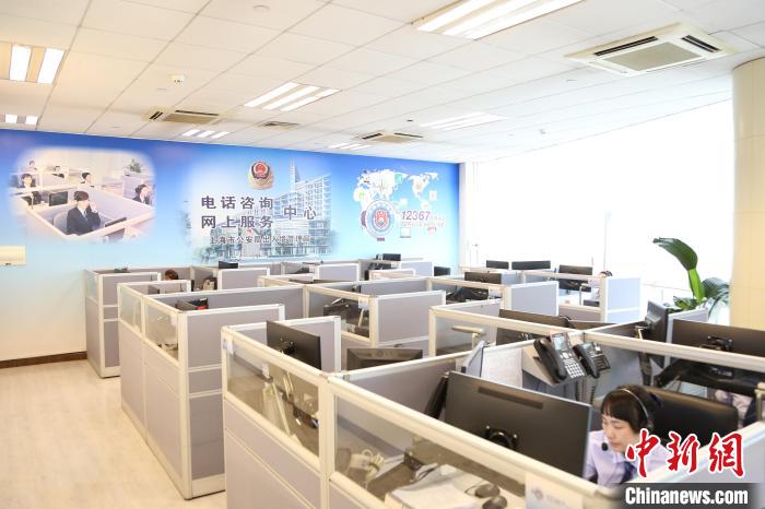 警方表示，自2023年1月9日至5月31日，上海出入境12367服務(wù)平臺還累計接處來電超15萬通?！∩虾Ｊ泄簿止﹫D