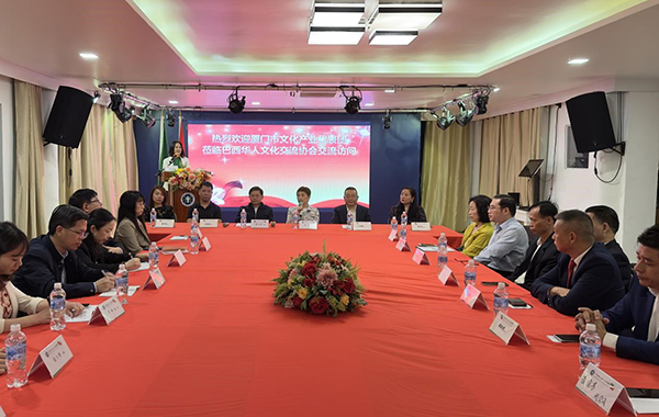 當(dāng)?shù)貢r(shí)間6月11日，由廈門(mén)市委常委、宣傳部部長(zhǎng)吳子?xùn)|率領(lǐng)的廈門(mén)市文化產(chǎn)業(yè)代表團(tuán)來(lái)到巴西華人文化交流協(xié)會(huì)會(huì)館交流訪問(wèn)，與里約熱內(nèi)盧僑界舉行座談。謝照攝