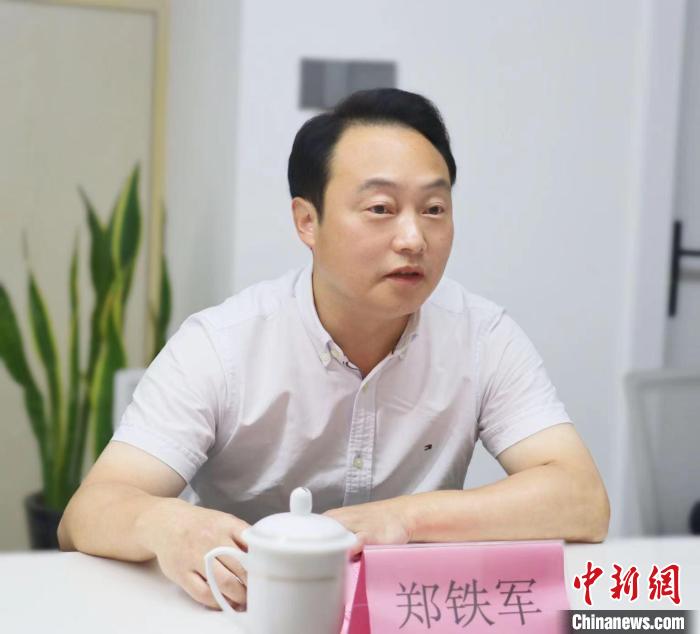 寧德市臺港澳辦主任鄭鐵軍講話?！窃式?攝