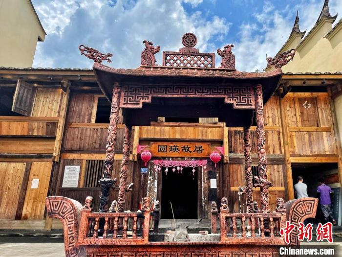 臺灣上趣開新團(tuán)隊入駐古田縣平湖鎮(zhèn)端上村，以“圓瑛法師故里”為主題打造愛國禪意村?！吻汕?攝