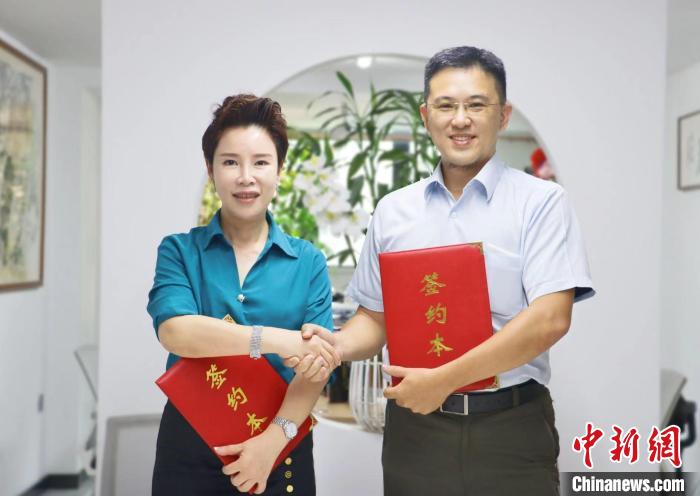 簽署“融情·同心”寧臺建筑師驛站共建協(xié)議。　吳允杰 攝