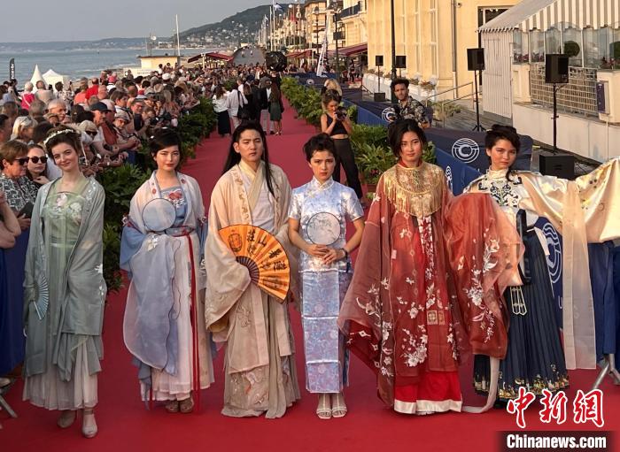 當(dāng)?shù)貢r(shí)間6月16日，2023年卡布爾電影節(jié)中國(guó)日活動(dòng)舉行?！≈鬓k方供圖