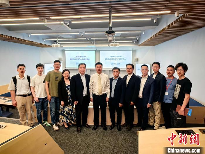 中國民航大學(xué)代表團(tuán)在英交流情況?！≈鬓k方提供