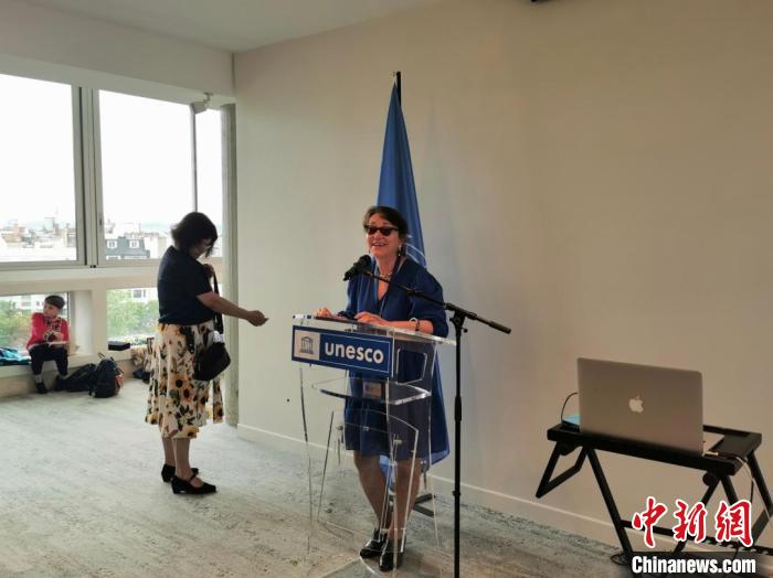 聯(lián)合國教科文組織協(xié)會委員會主席瑪麗塔·邦澤弗(Marietta Bantchev)致辭。　靖樹 攝