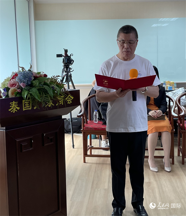 泰國(guó)浙江商會(huì)會(huì)長(zhǎng)祁曉云受泰國(guó)華僑華人和駐泰各級(jí)商會(huì)機(jī)構(gòu)委托發(fā)出倡議，華僑華人群體將積極助力亞運(yùn)會(huì)舉行。人民網(wǎng)記者 劉慧攝