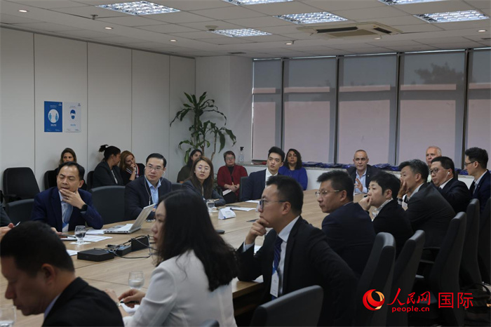 與會代表參與座談交流。人民網(wǎng)記者 時元皓攝