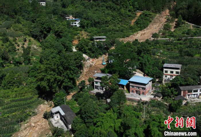 圖為航拍重慶萬(wàn)州救援現(xiàn)場(chǎng)?！￡惓?攝