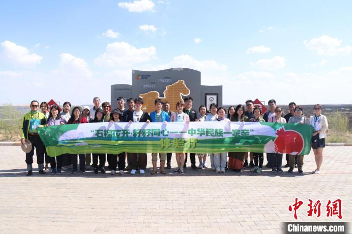 圖為臺(tái)胞體驗(yàn)大美內(nèi)蒙古?！⊥袐I供圖