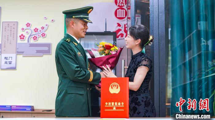 軍功章有你的一半?！堦愑?攝