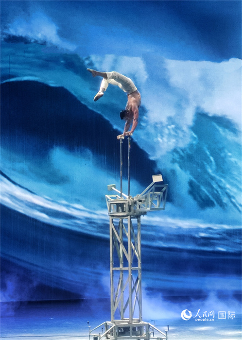 吳橋雜技大世界中的雜技演出。人民網(wǎng) 趙昭攝