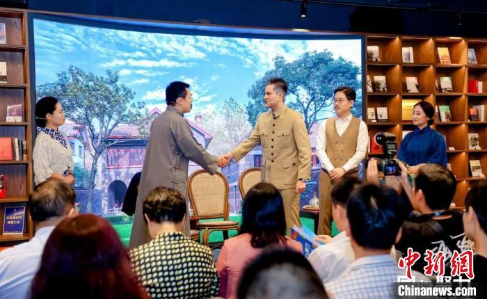 實(shí)驗(yàn)舞臺劇《握手》片段。　黃浦區(qū)委統(tǒng)戰(zhàn)部供圖