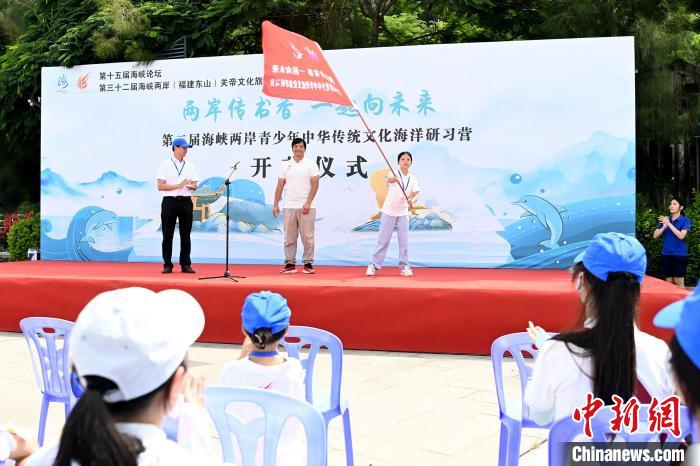 研習營授旗儀式?！埥鸫?攝