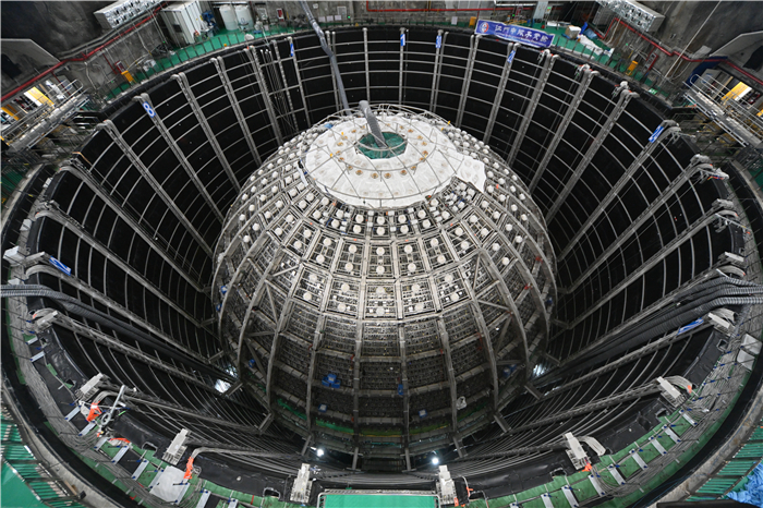 江門中微子實(shí)驗(yàn)室探測器和水池構(gòu)造。中國科學(xué)院高能物理研究所供圖