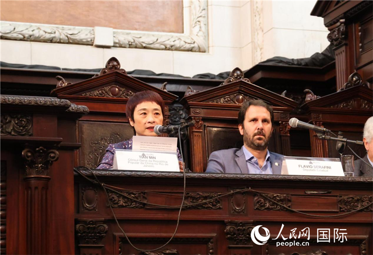 中國(guó)駐里約熱內(nèi)盧總領(lǐng)事田敏發(fā)表致辭。人民網(wǎng)記者 宋亦然攝