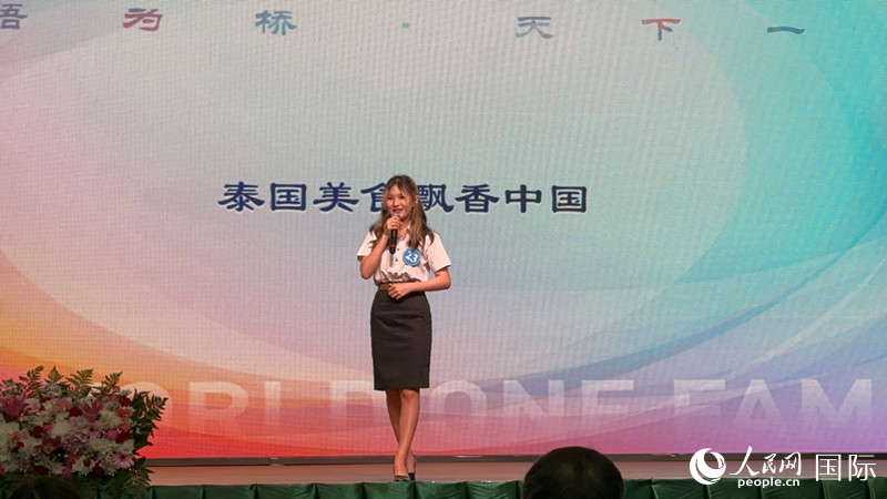 榮獲世界大學(xué)生中文比賽亞洲冠軍的泰國選手。人民網(wǎng)記者 孫廣勇攝