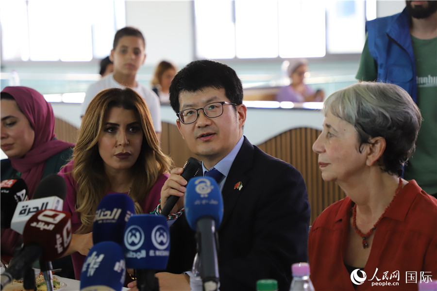 李健在捐贈(zèng)活動(dòng)上致辭。人民網(wǎng)記者 王傳寶攝