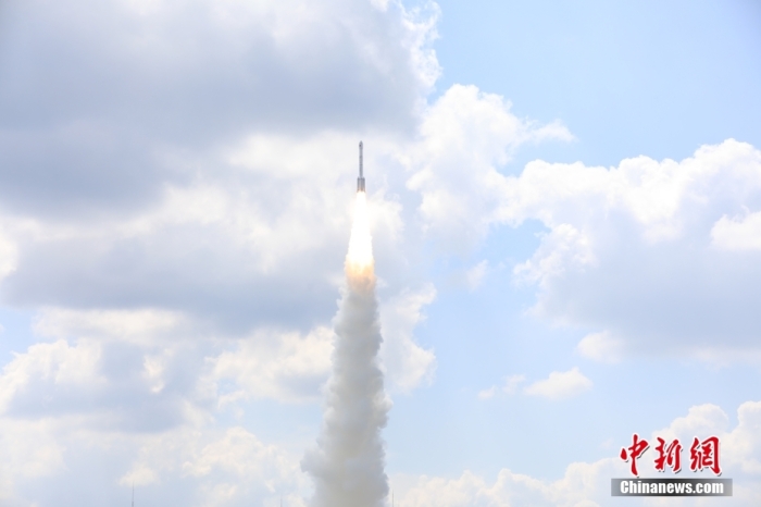 北京時間 2023年9月10日12時30分，中國在太原衛(wèi)星發(fā)射中心使用長征六號改運載火箭，成功將遙感四十號衛(wèi)星發(fā)射升空，衛(wèi)星順利進入預定軌道，發(fā)射任務獲得圓滿成功。該衛(wèi)星主要用于開展電磁環(huán)境探測及相關技術試驗。此次任務是長征系列運載火箭第487次飛行。王曉虎 攝