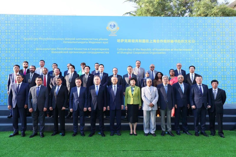 活動現(xiàn)場來賓合影留念。主辦方供圖