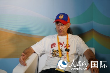 亞美尼亞新聞通訊社記者帕魯伊爾在“一帶一路”高峰論壇新聞中心接受人民網(wǎng)專訪。 人民網(wǎng) 褚夢(mèng)琦 攝