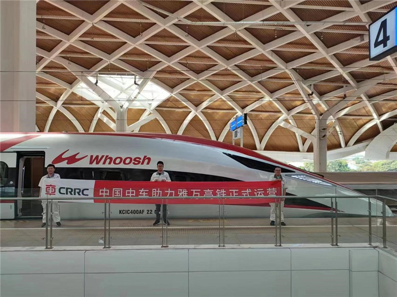 動(dòng)車(chē)組整裝待發(fā)。中車(chē)青島四方機(jī)車(chē)車(chē)輛股份有限公司供圖