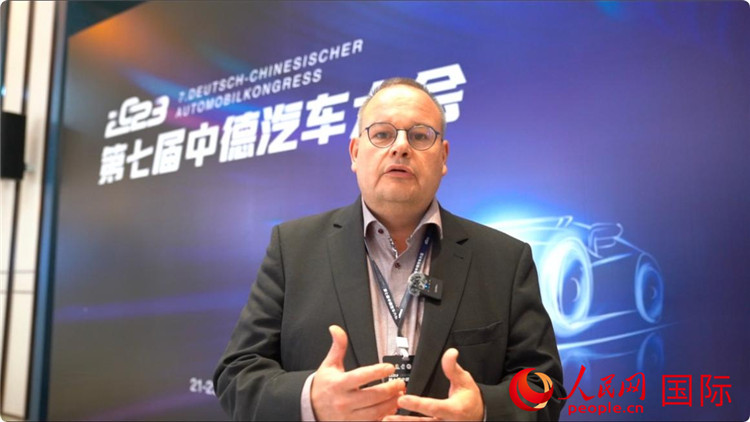 薩爾州經(jīng)濟(jì)發(fā)展局局長斯特凡·施魏策爾接受人民網(wǎng)采訪。人民網(wǎng) 劉動攝