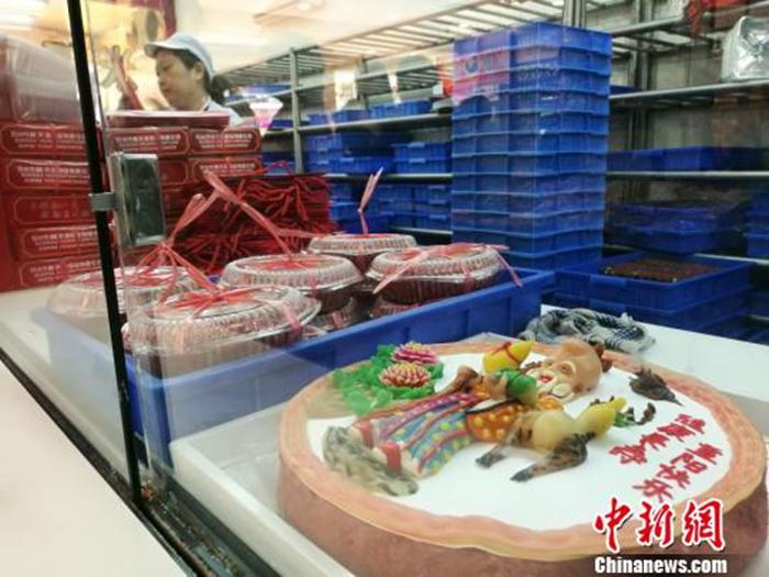 資料圖：等待銷售的重陽(yáng)糕?！＄娚?攝