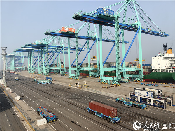 天津港北疆港區(qū)C段智能化集裝箱碼頭。人民網(wǎng)記者 符園園攝