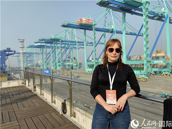 阿根廷公共電視臺(tái)記者萊蒂西亞接受采訪。人民網(wǎng)記者 符園園攝