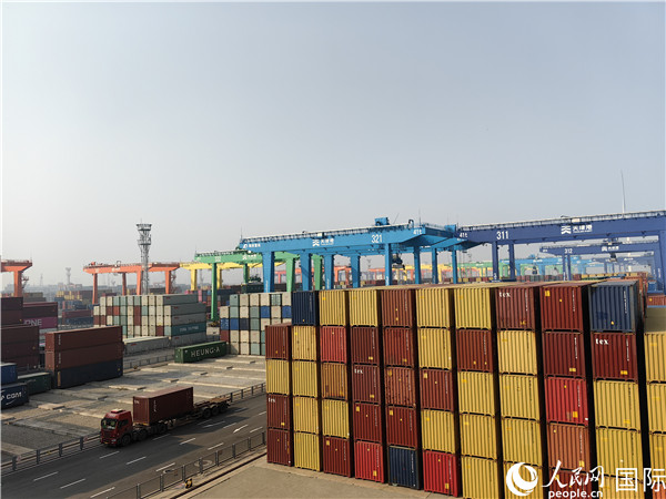 天津港北疆港區(qū)C段智能化集裝箱碼頭。人民網(wǎng)記者 符園園攝