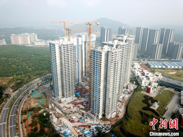 廣州一在建樓盤。 范少鵬 攝