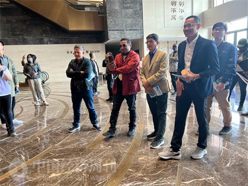   （外媒記者參觀中國藥都中醫(yī)藥博物館。中國經(jīng)濟周刊記者 郭志強 攝）