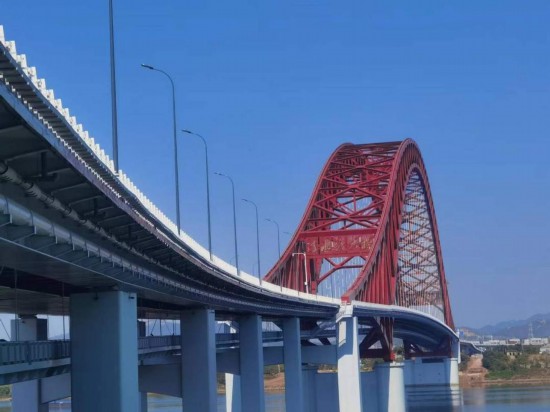 　　清水塘大橋側(cè)面。本報(bào)記者 常雯宜攝