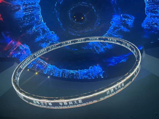 　　《天釀》演出中，屏幕上展示的歌詞。本報(bào)記者葉子攝