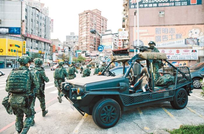 圖為2021年臺(tái)陸軍特種作戰(zhàn)指揮部在演習(xí)。圖片來源：臺(tái)灣《中國時(shí)報(bào)》。