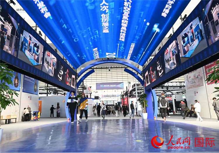 11月7日上午，2023年世界互聯(lián)網(wǎng)大會“互聯(lián)網(wǎng)之光”博覽會在浙江烏鎮(zhèn)開幕。人民網(wǎng)記者 葉賓得攝